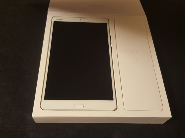 Huawei MediaPad M3 パッケージ