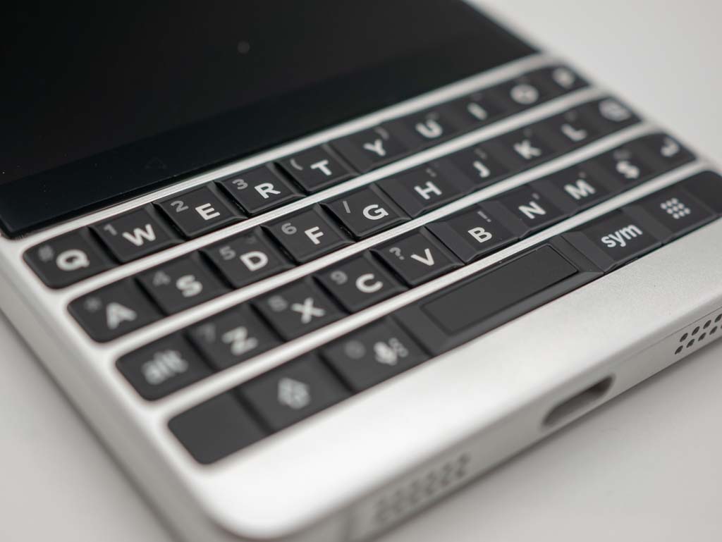 DSDV、物理キーボード BlackBerry KEY2 Silver（BBF 100-8